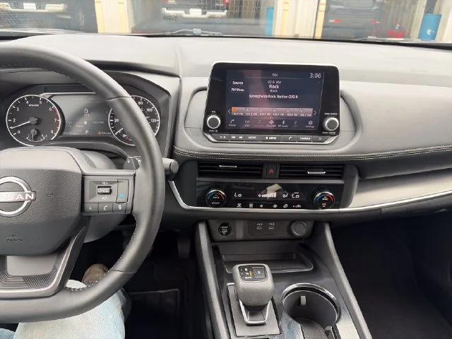 2025 Nissan Rogue SV - Photo 18