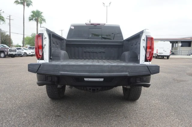 Used 2024 WHITE GMC AT4X image 10