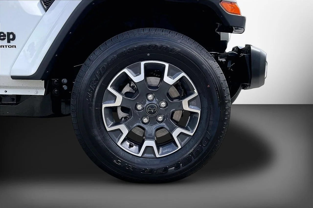 New 2026 Bright White Clearcoat Jeep Sahara image 30