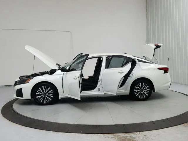 New 2026 White Nissan 2.5 SV image 12
