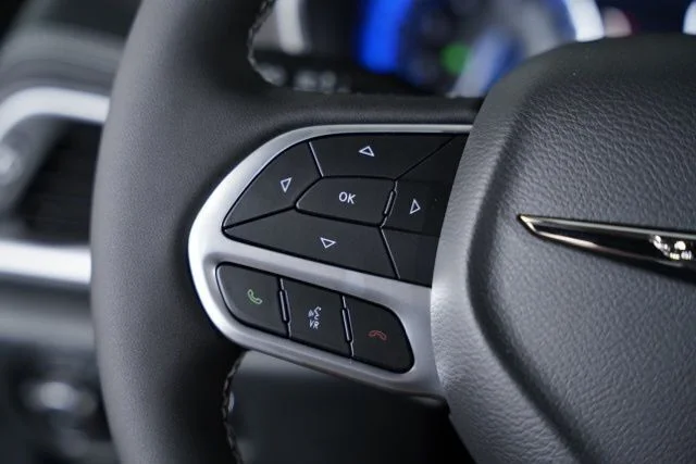 2025 Chrysler Pacifica Select - Photo 4