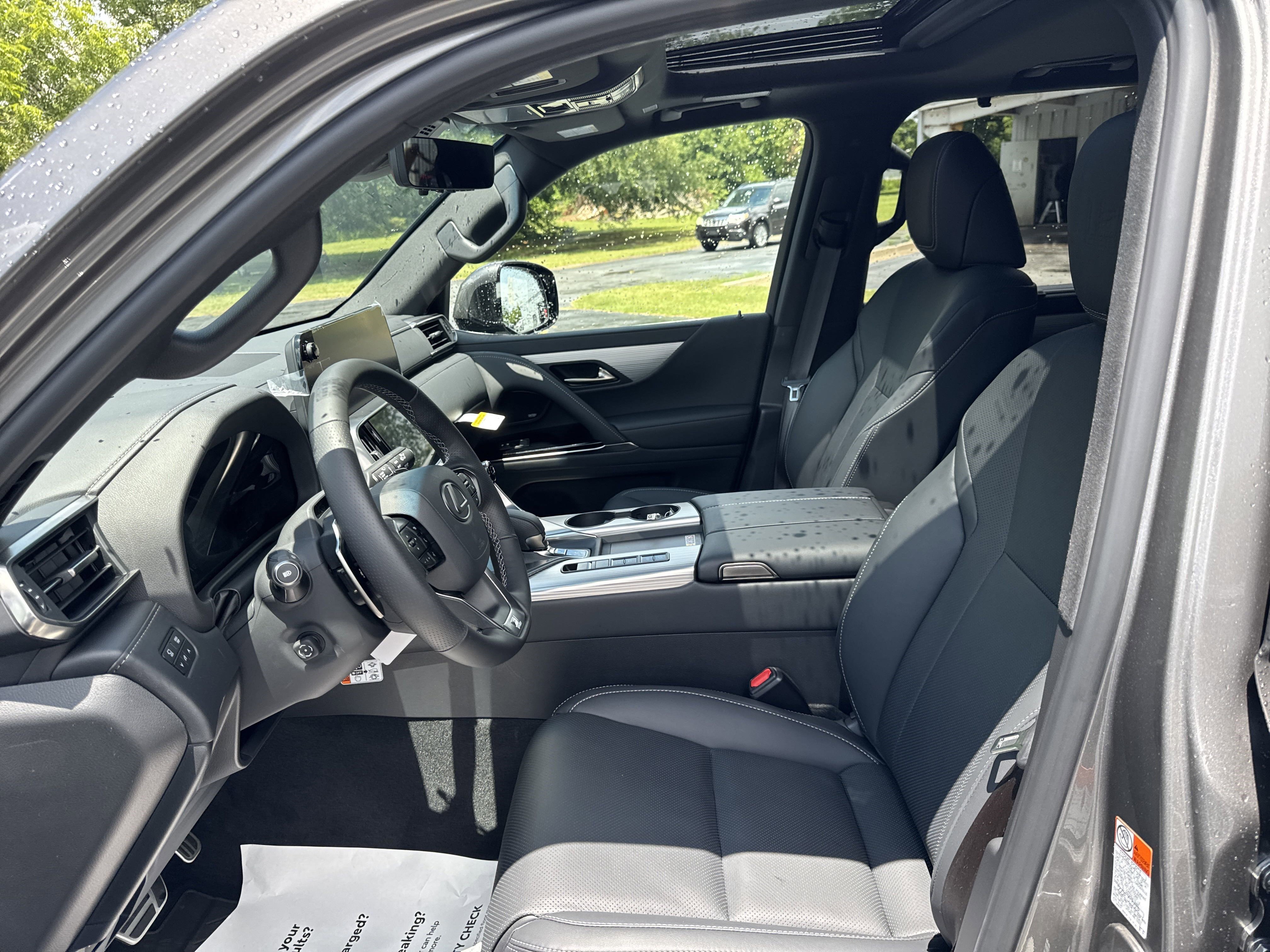 2025 Lexus LX F-Sport - Photo 13