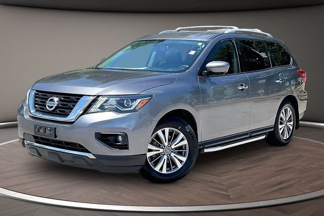 2017 Nissan Pathfinder SL 2WD's photo