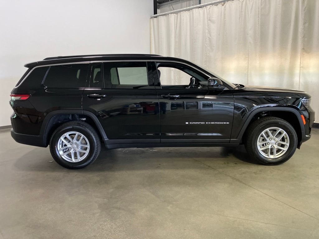 New 2026 Diamond Black Crystal Pearl-Coat Exterior Paint Jeep Laredo X image 27