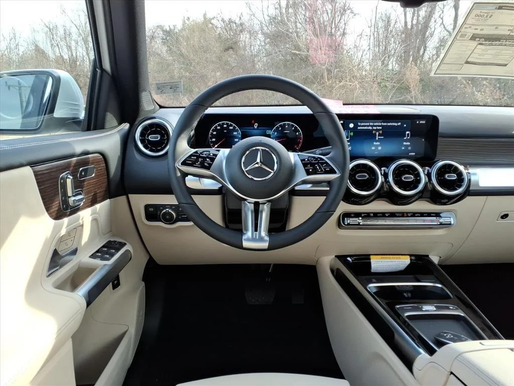 New 2026 Polar White Mercedes-Benz GLB 250 image 22