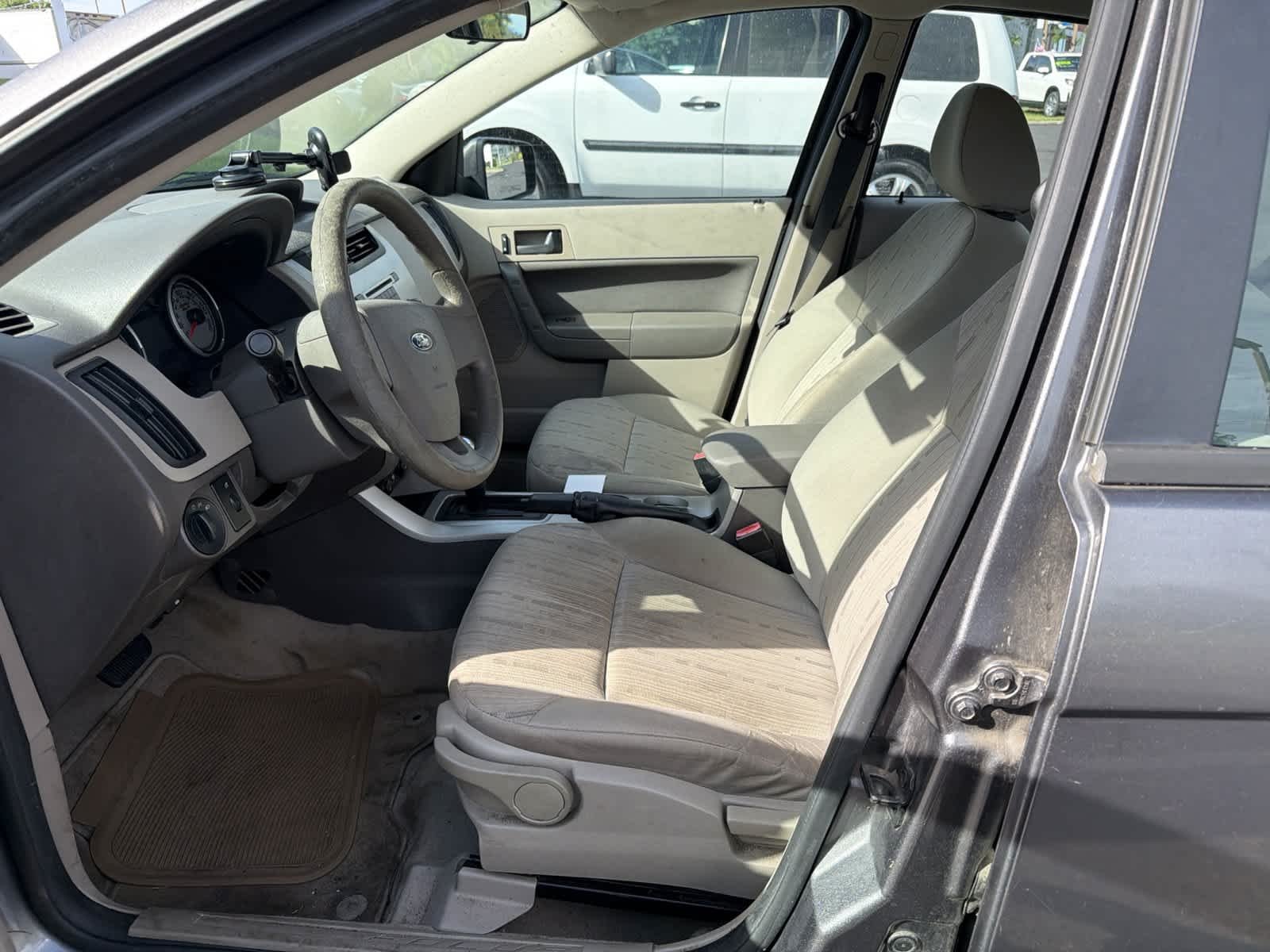 Used 2010  Ford SE image 11
