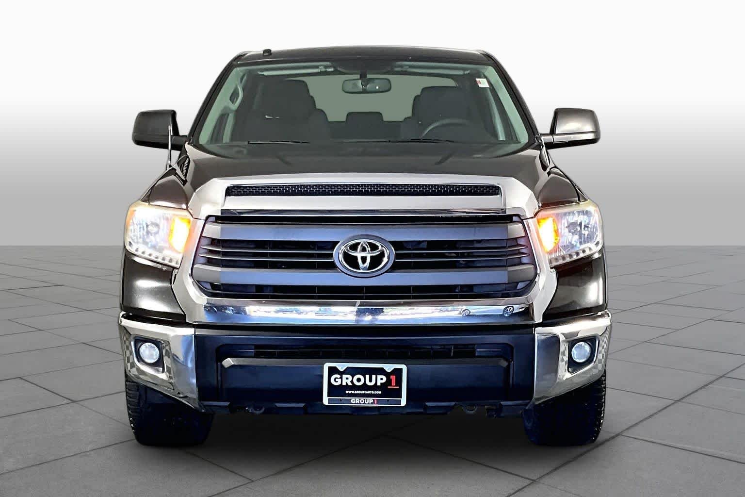 Pre-Owned 2015 Toyota Tundra SR5