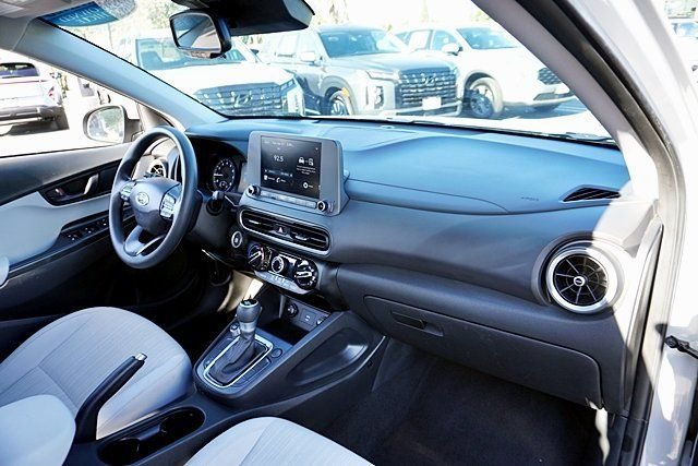 Used 2023 Silver Hyundai SEL image 9