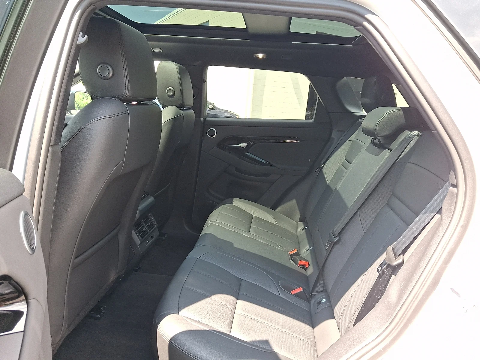 Certified Used 2026 Fuji White Land Rover S image 5