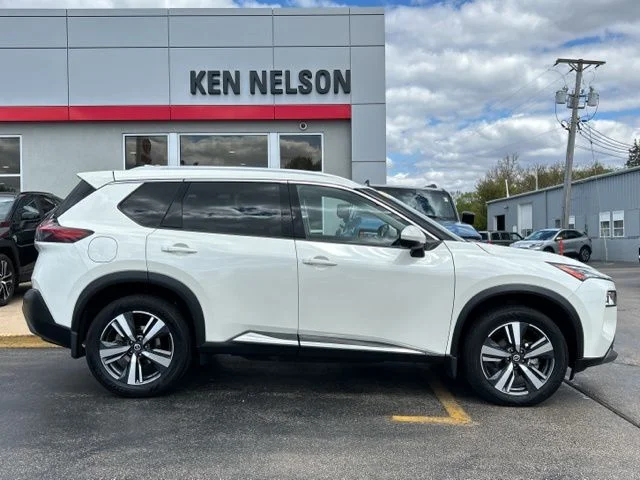 Used 2021 Pearl White Nissan SL image 15