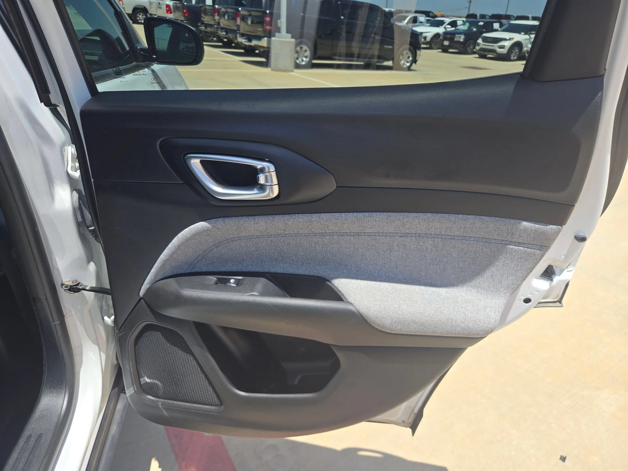Used 2024 White Jeep Latitude image 23