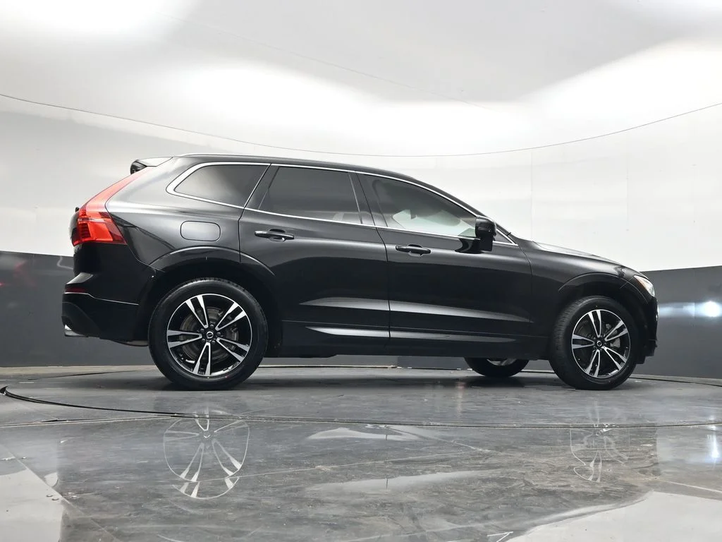 Used 2020 Onyx Black Metallic Volvo T6 Momentum image 46