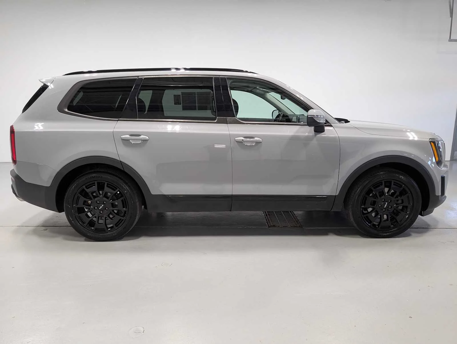 Used 2022 Wolf Gray Kia EX image 7