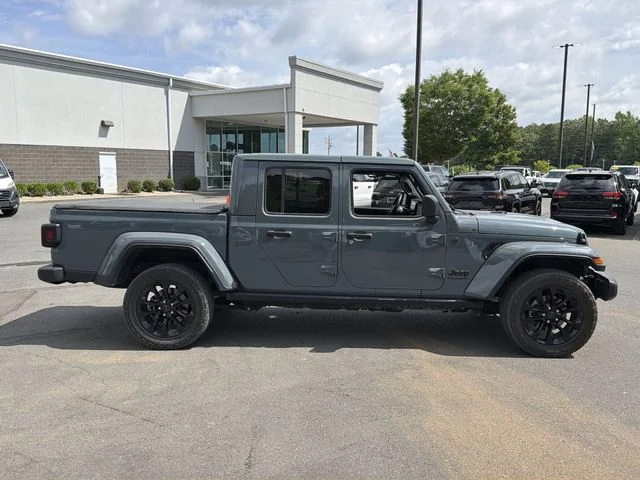 Used 2024 Gray Jeep Nighthawk image 6