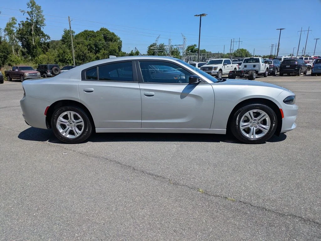 Used 2023 Silver Dodge SXT image 3