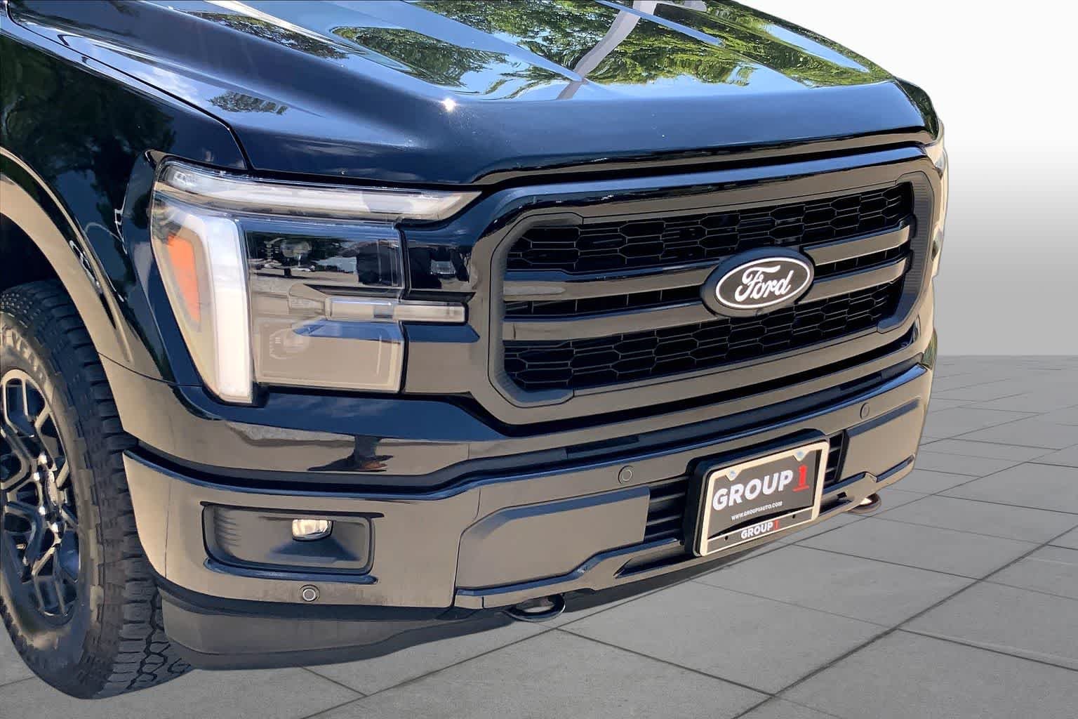 Used 2025 Agate Black Metallic Ford LARIAT image 58