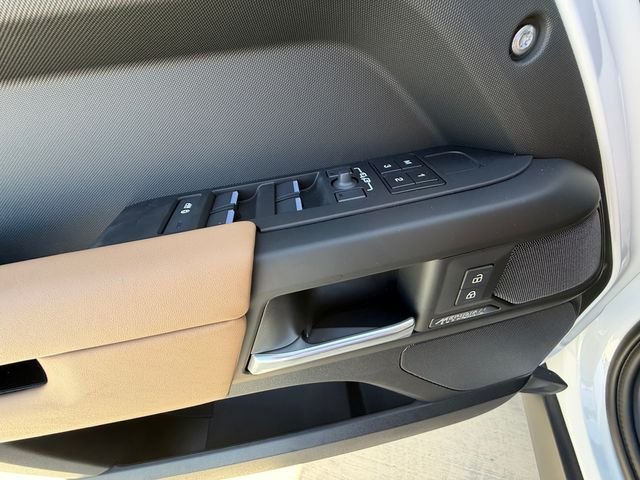 New 2026 Fuji White Land Rover X-Dynamic SE image 11