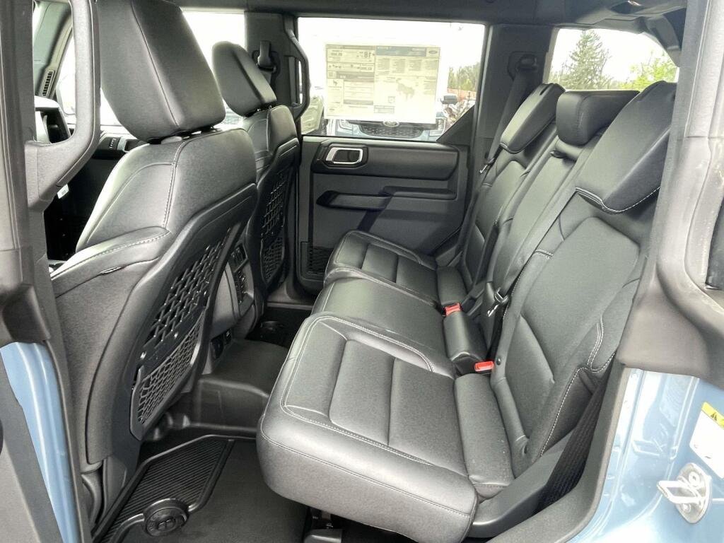 New 2025 Azure Gray Metallic Tri-Coat Ford Badlands image 18