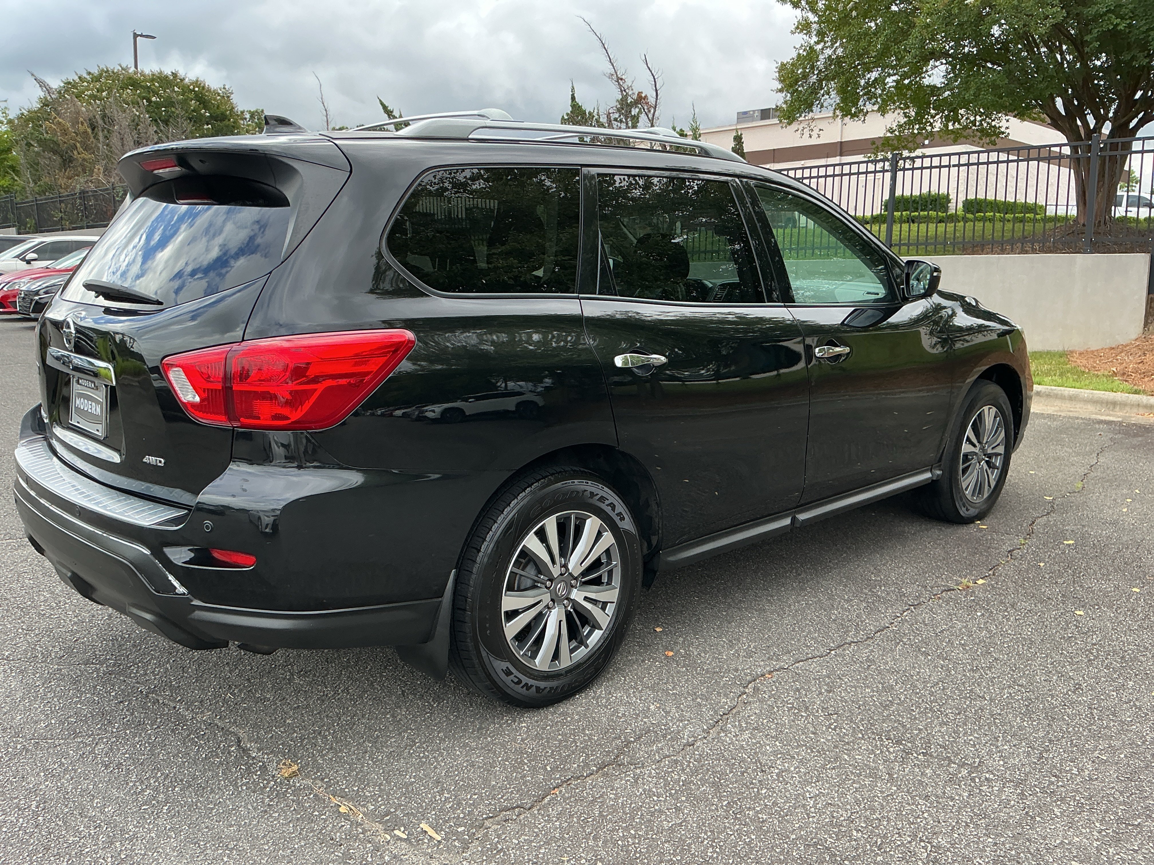 Used 2020 Magnetic Black Pearl Nissan S image 4