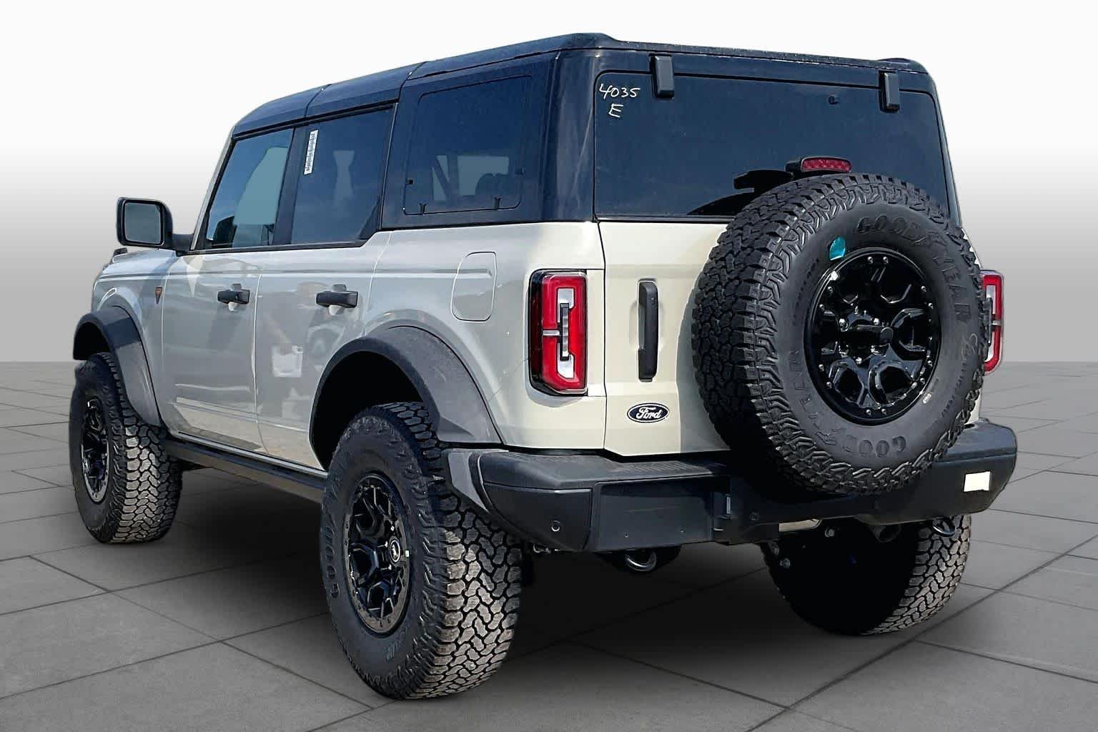 New 2026 Desert Sand Ford Badlands® image 9
