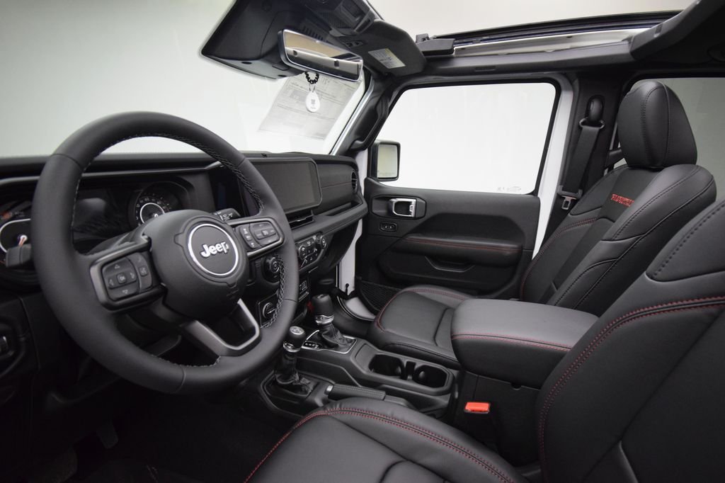 New 2026 Bright White Clear-Coat Exterior Paint Jeep Rubicon X image 36
