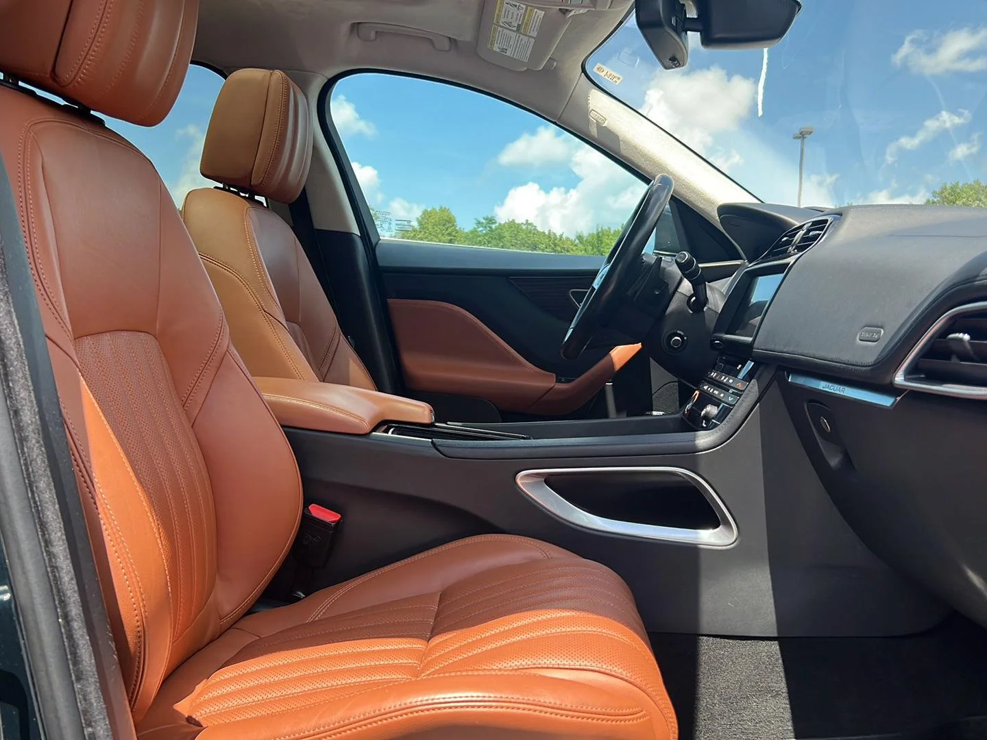 Used 2018 Yulong White Metallic Jaguar 30t Portfolio image 27
