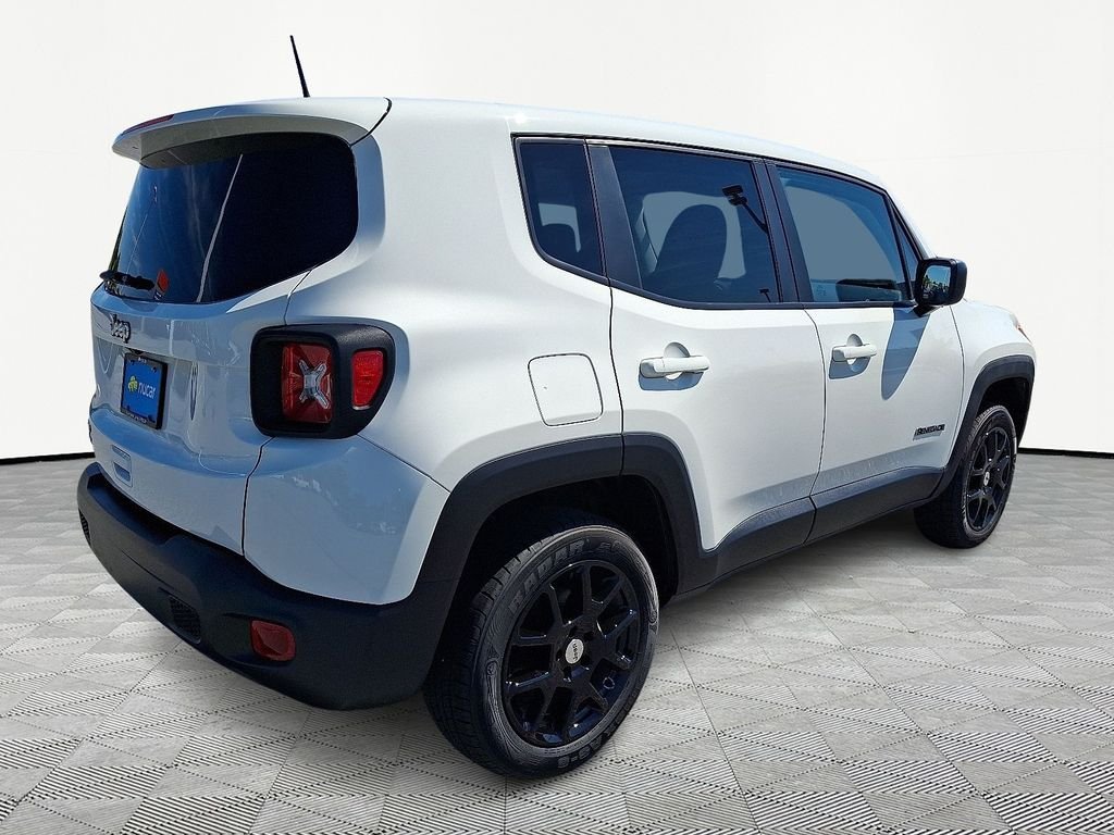 Used 2023 White Jeep Latitude image 7