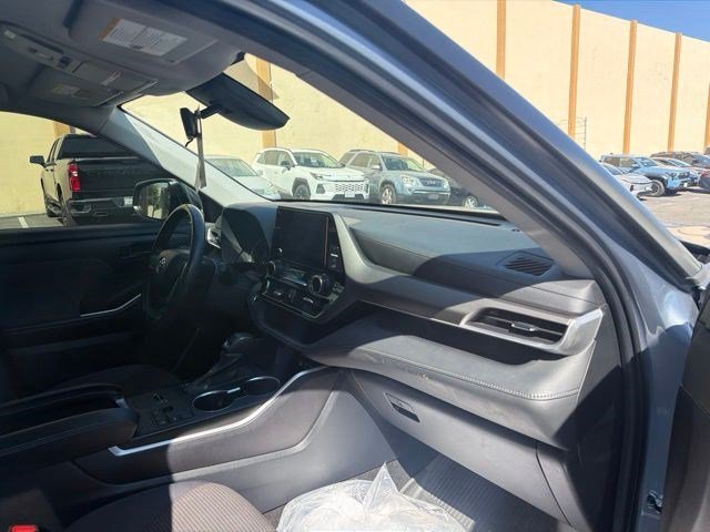 Used 2023 Moon Dust Toyota LE image 14