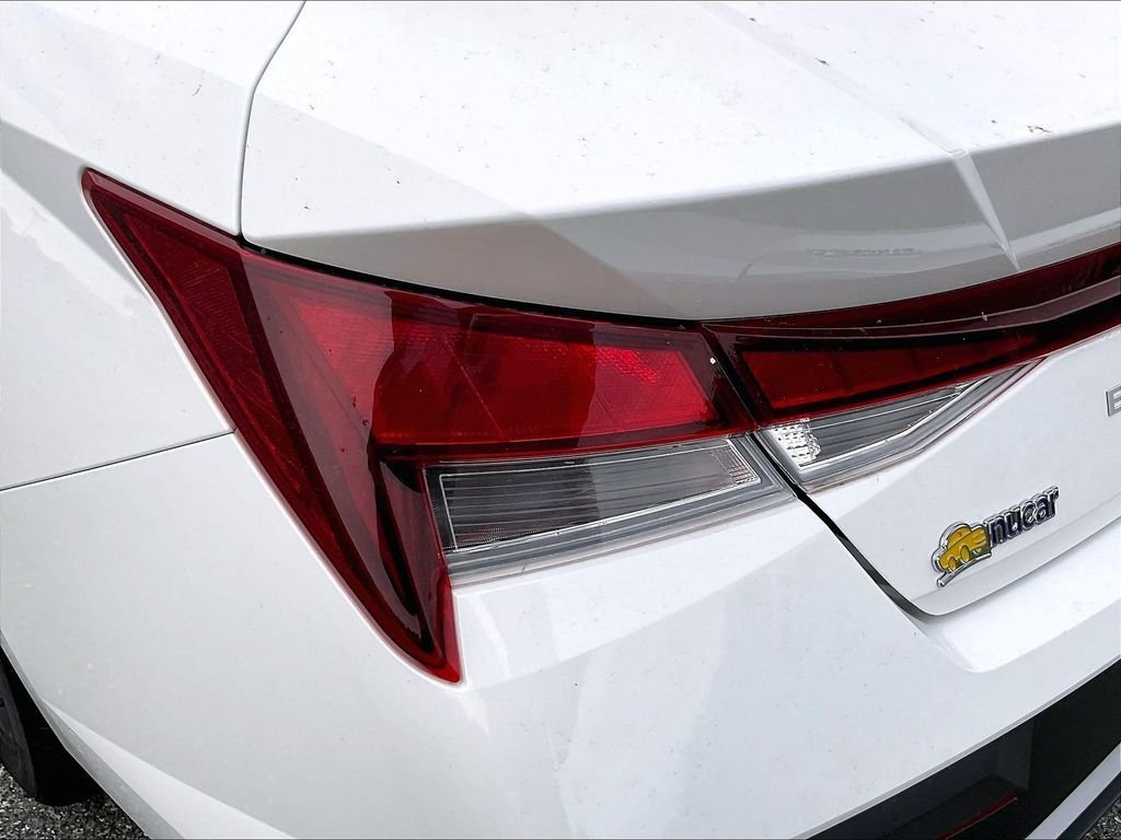 Used 2024 White Hyundai SEL image 32