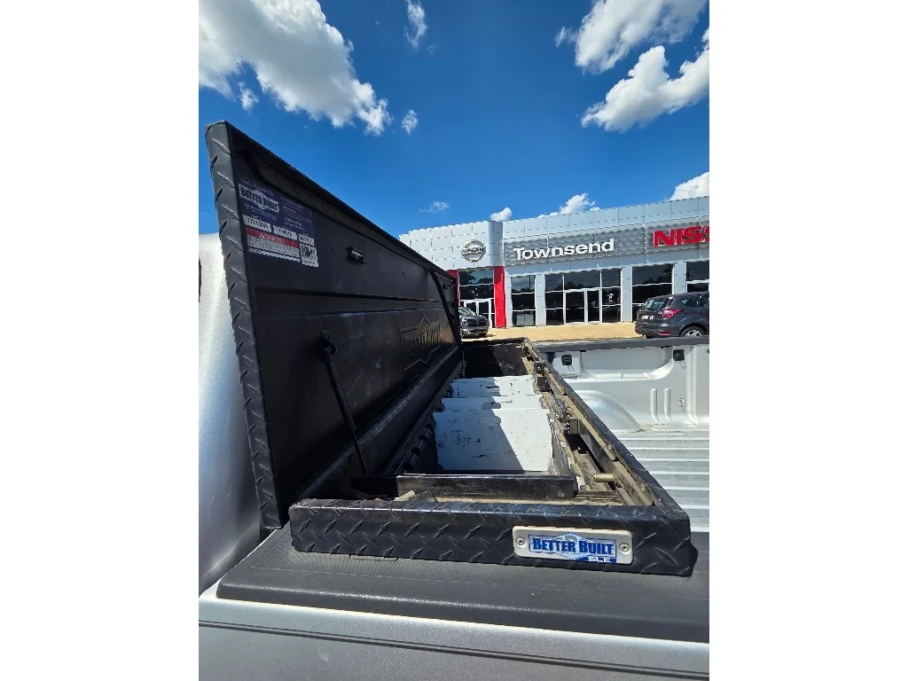 Used 2017 Quicksilver Metallic GMC SLE image 6