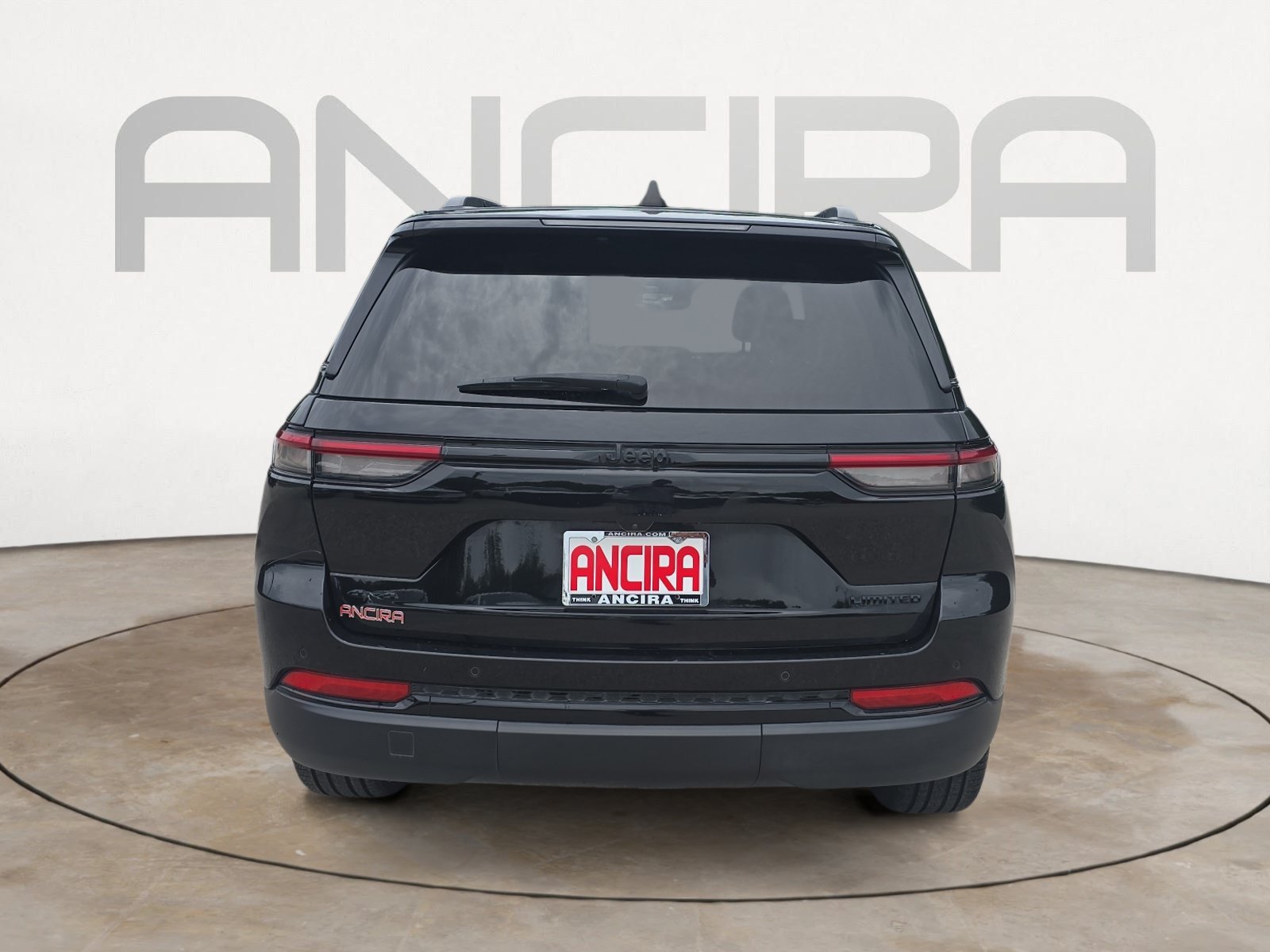 Used 2023 Diamond Black Crystal Pearlcoat Jeep Limited image 8