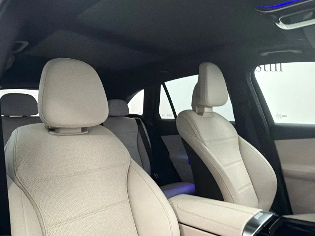 New 2027 White Mercedes-Benz GLC 300 image 28