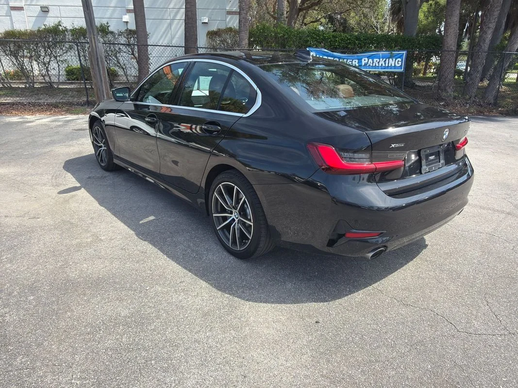 Used 2022 Black BMW xDrive image 3