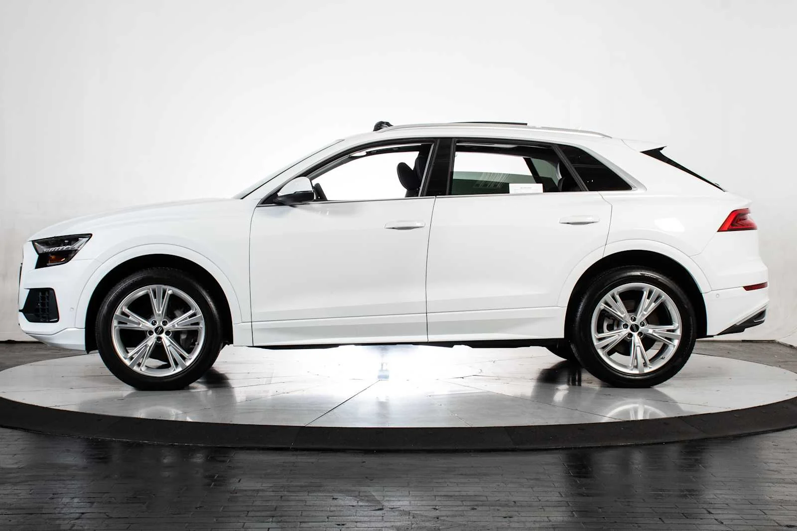Used 2023 /WHITE Audi Premium Plus image 2