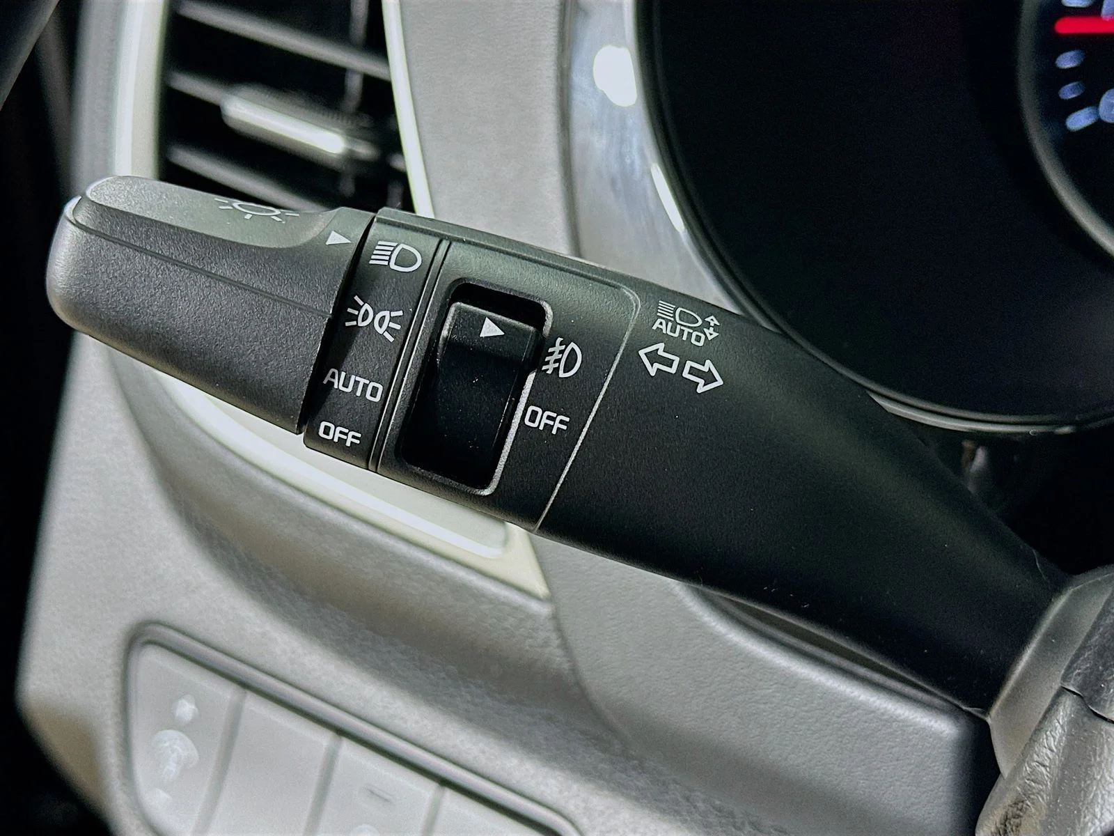 Used 2023 Black Kia  image 21