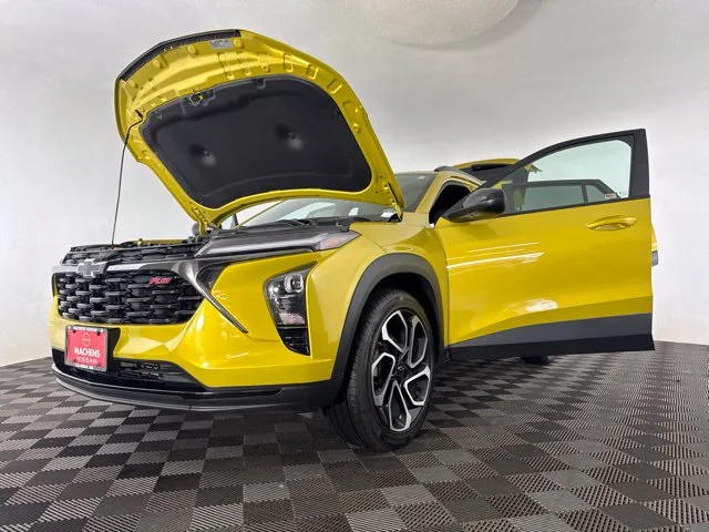 Used 2025 Yellow Chevrolet 2RS image 18