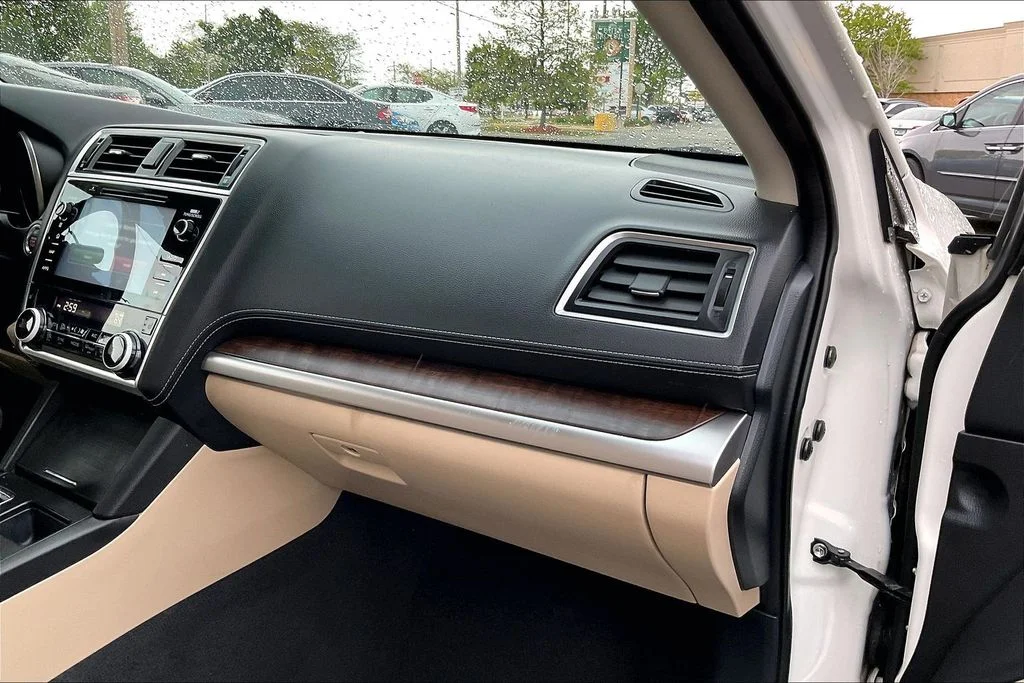 Used 2018 White Subaru 2.5i image 18