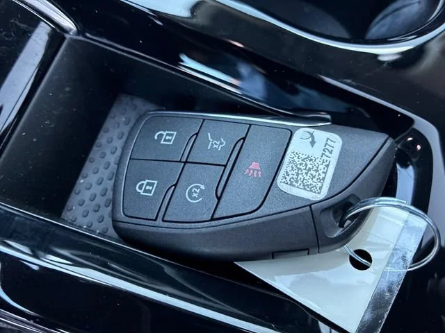 Used 2025 Mosaic Black Metallic Chevrolet LT image 31
