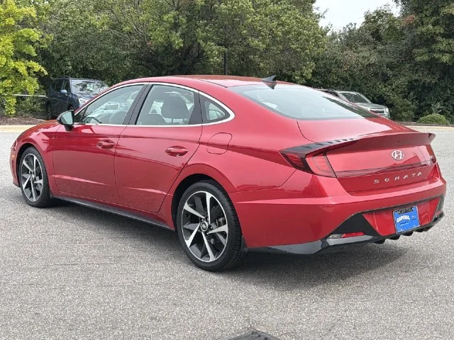 Used 2021 Red Hyundai SEL Plus image 11