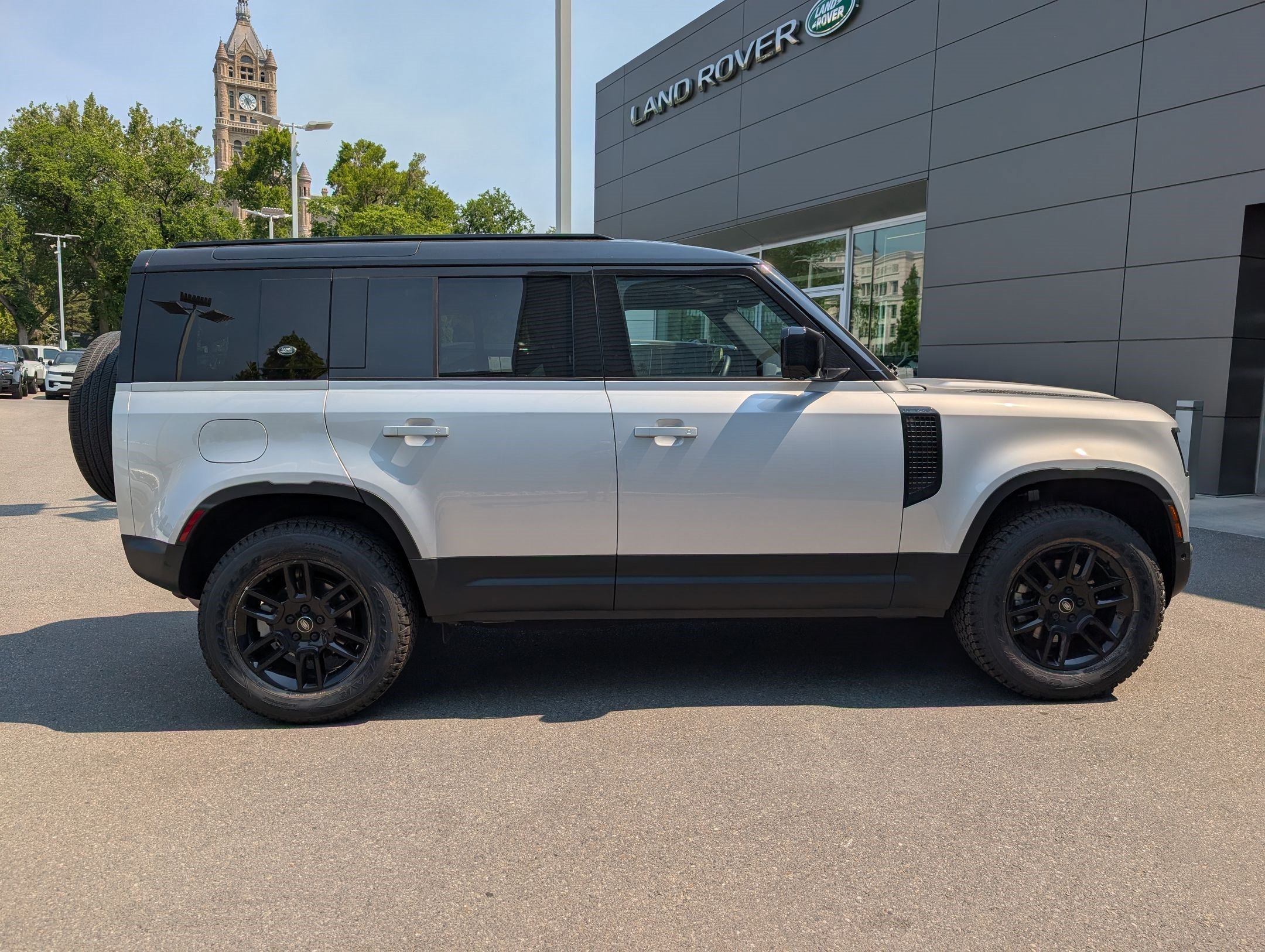 Used 2023 Hakuba Silver Metallic Land Rover 110 S AWD image 4