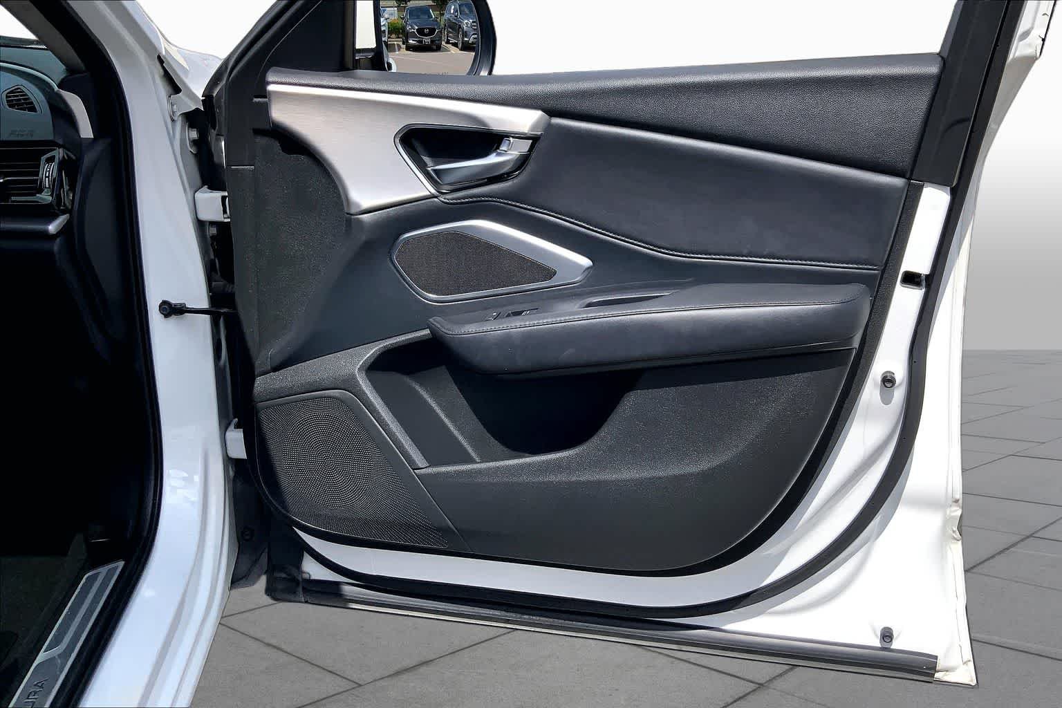 Used 2020 Platinum White Pearl Acura  image 23