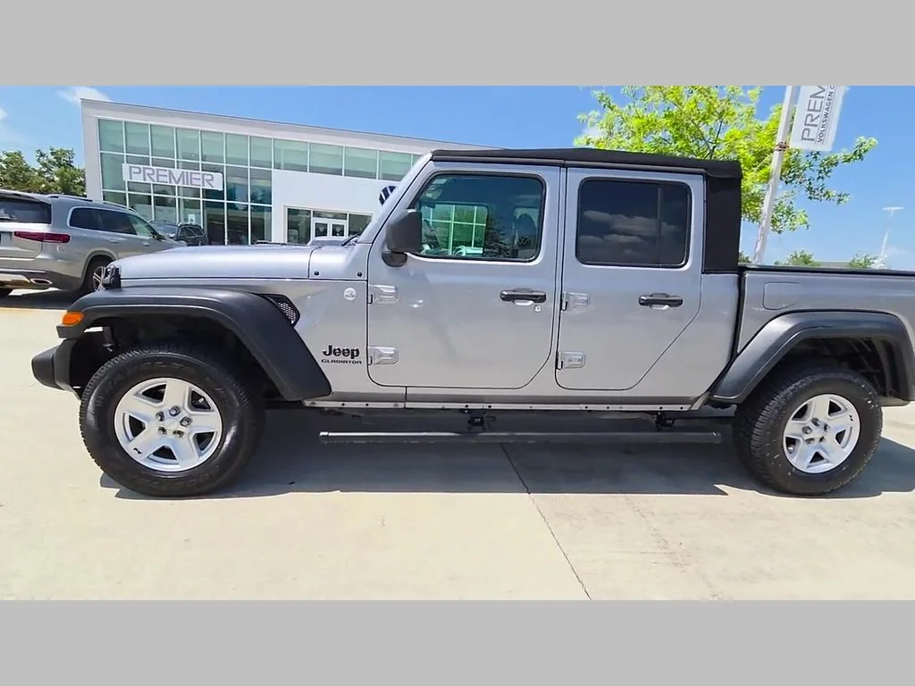 Used 2020 Silver Jeep Sport image 41