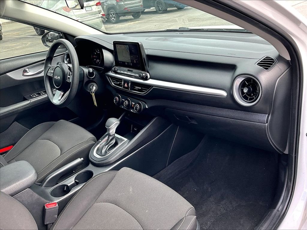 Used 2024 Snow White Pearl Kia LXS image 14