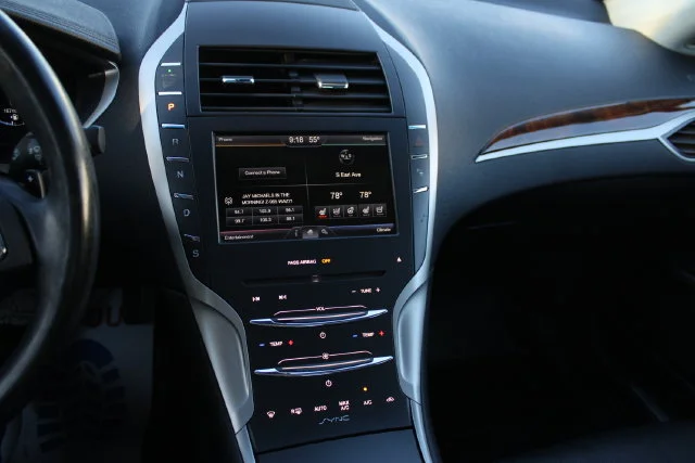 Used 2016 Red Lincoln Base image 15