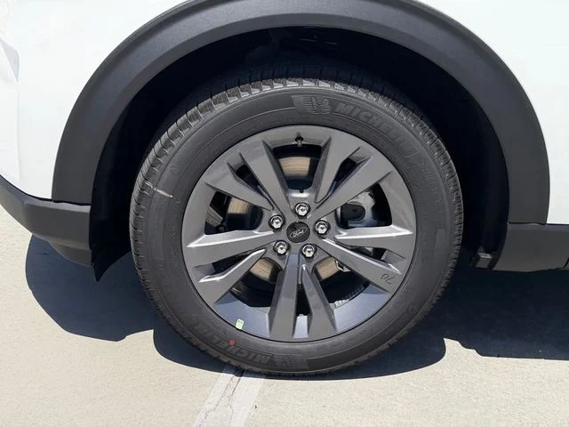 New 2026 Star White Metallic Tri-Coat Ford Active image 4