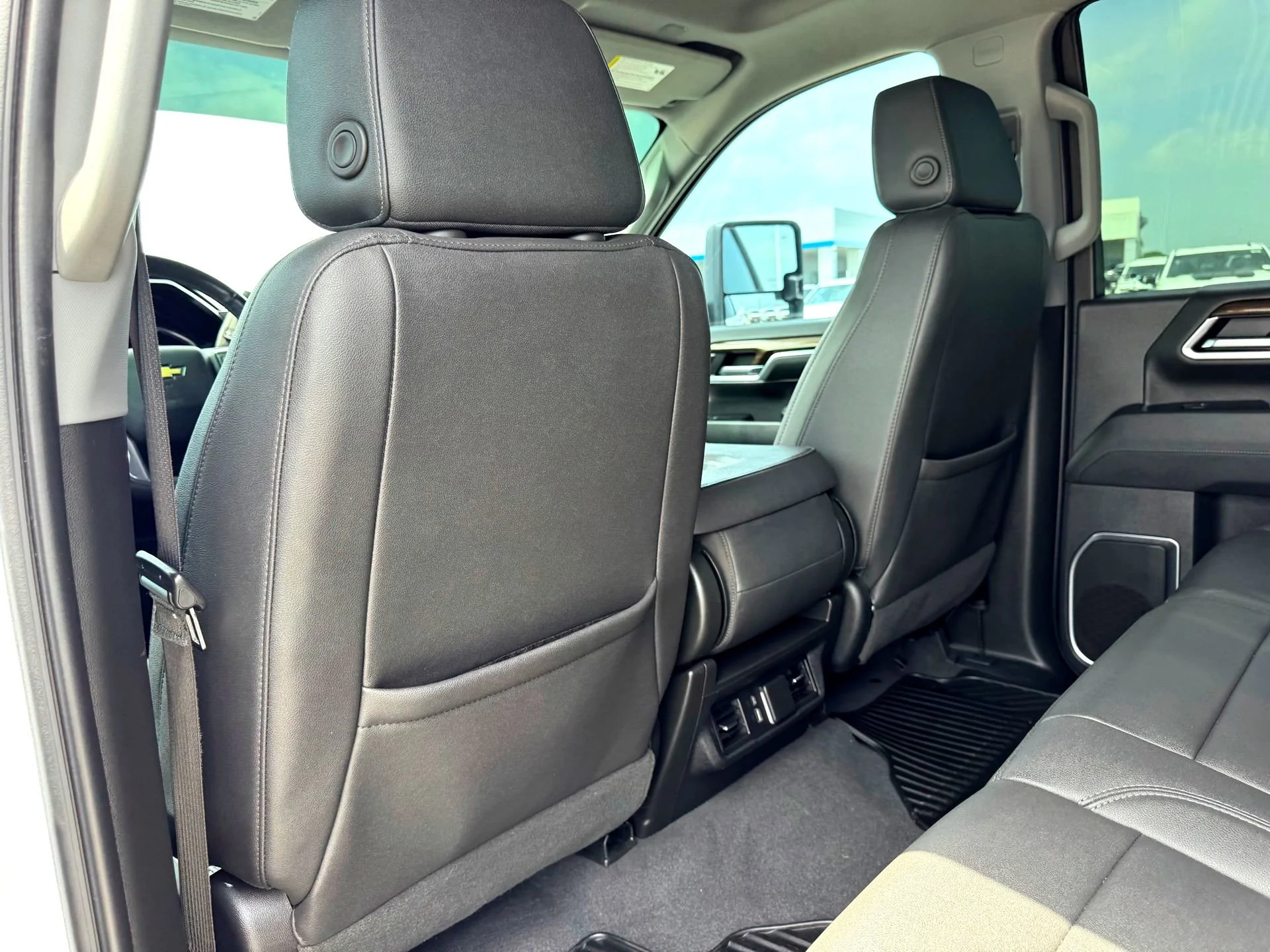 Used 2024 Iridescent Pearl Tricoat Chevrolet LT image 19