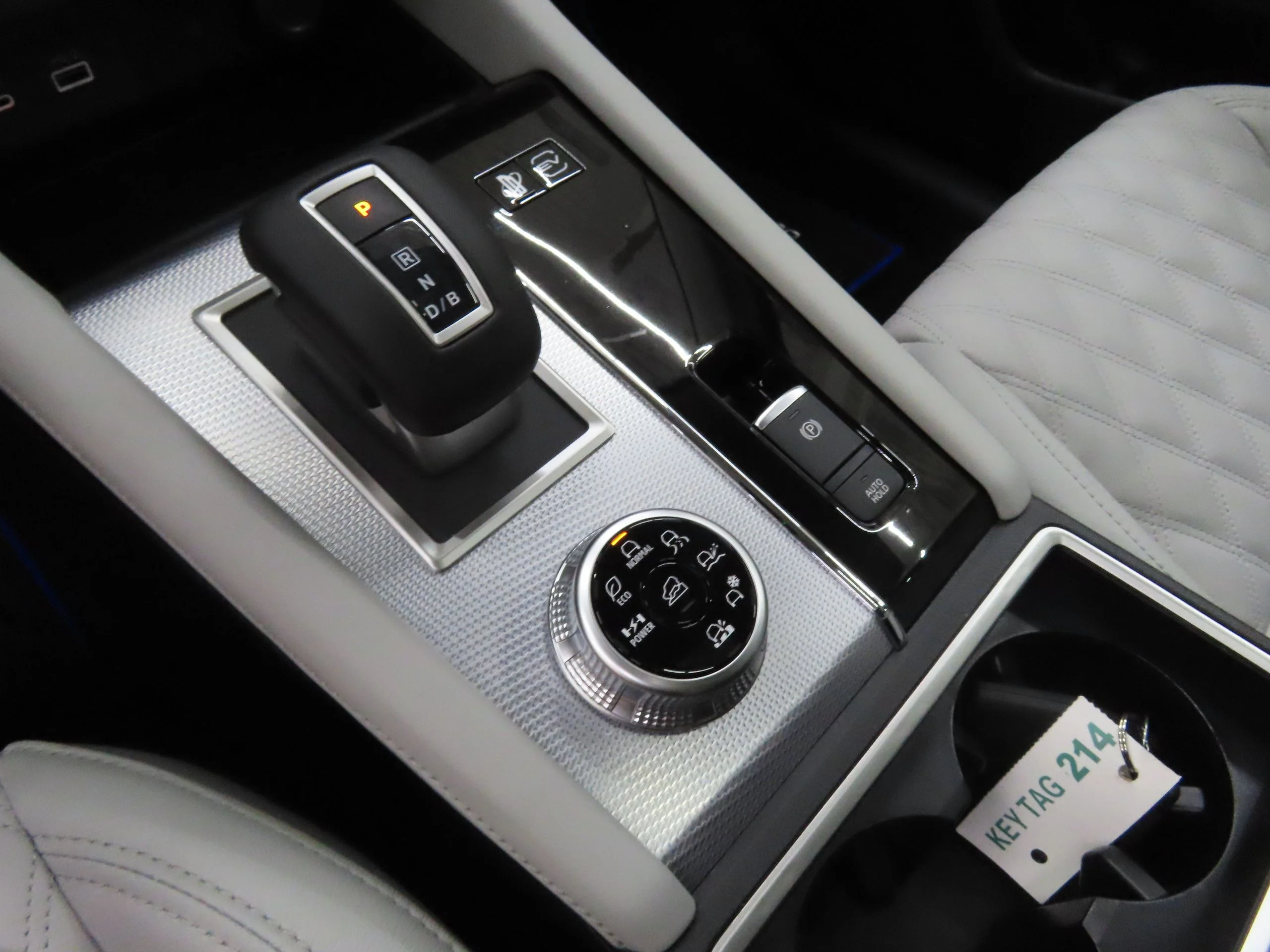 2025 Mitsubishi Outlander Plug-in Hybrid SEL - Photo 15