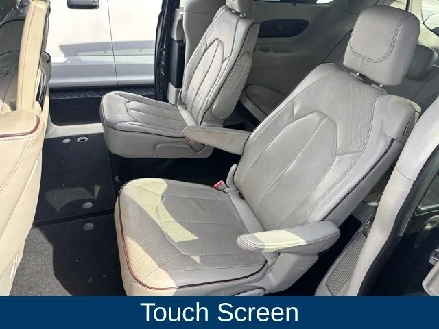 Used 2017 Black Chrysler Limited image 22