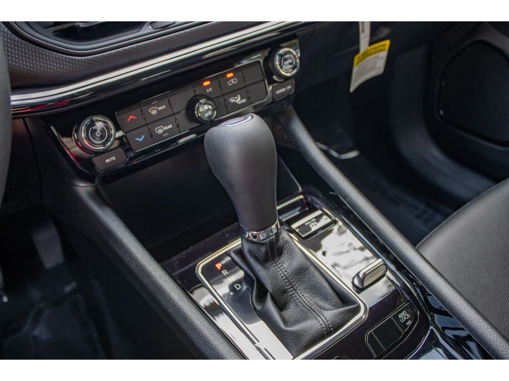 New 2026 Bright White Clearcoat Jeep Latitude image 48