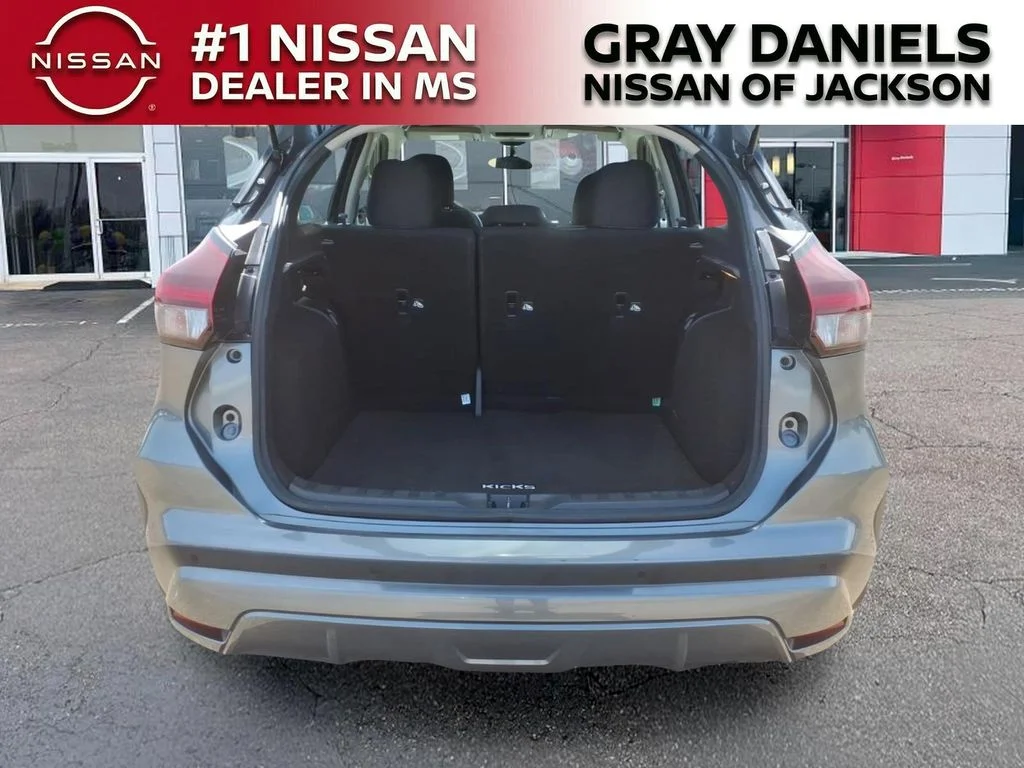 Used 2022 Gray Nissan S image 8
